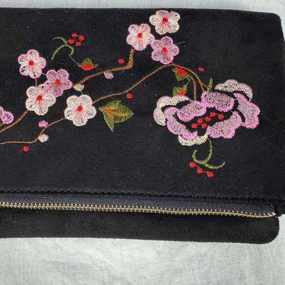 Embroidered crossbody with Chain. Suede Feel - Picture 3 of 8